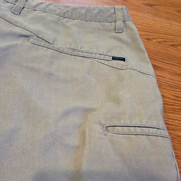 Vintage Volcom Shorts Men’s 36x10” Skater Y2K Grunge Baggy Beige Khakis - Picture 13 of 14